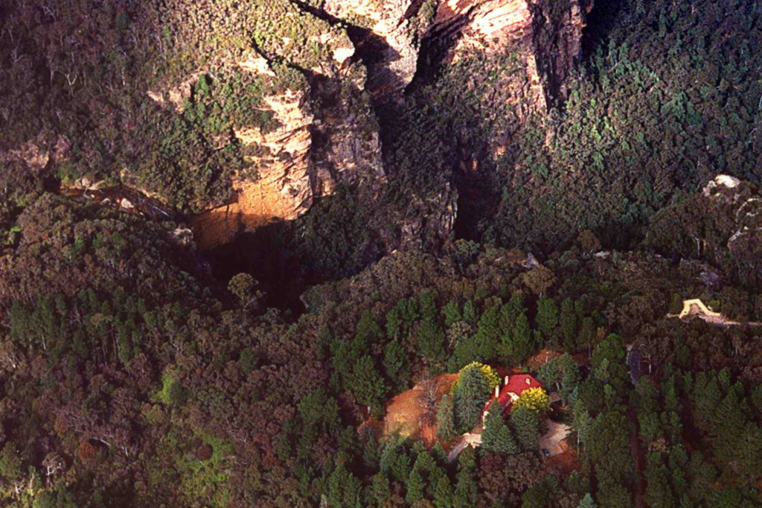 Unterkünfte in Australien: Blue Mountains - Whispering Pines Umgebung Die Whispering Pines Cottages liegen mitten in der Natur